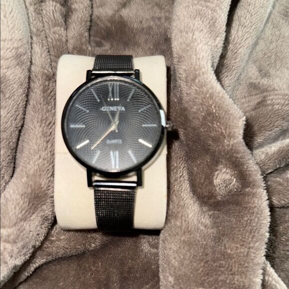 Geneva Black Leather Strap Watch Modern Classic Design - Picture 2 of 6